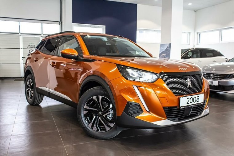 Peugeot 2008, 1.2 PureTech ALLURE 100 S&S MA, barva oranžová