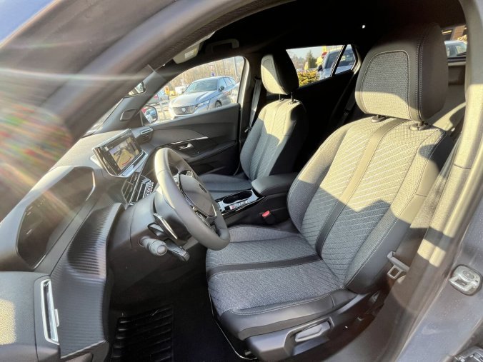 Peugeot 2008, Peugeot 2008 ALLURE PureTech 130k EAT8, barva šedá