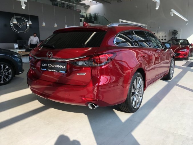 Mazda 6, 2.5i, barva červená