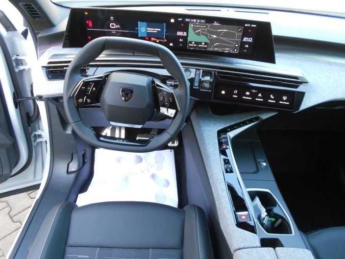Peugeot 3008, Peugeot 3008 GT Hybrid 136 e-DCS6, barva bílá