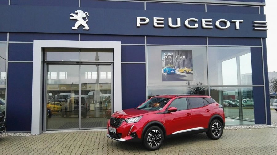 Peugeot 2008, ALLURE 1.2 130 k MAN 6, barva červená