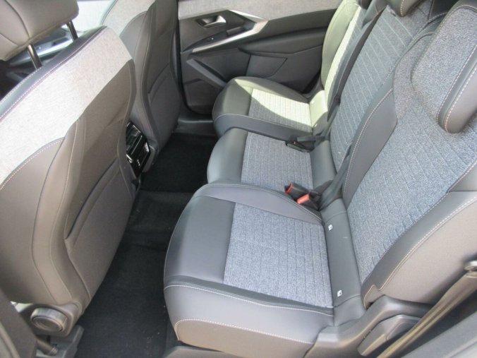 Peugeot 5008, Peugeot 5008 ALLURE Hybrid 145 e-DCS6, barva bílá