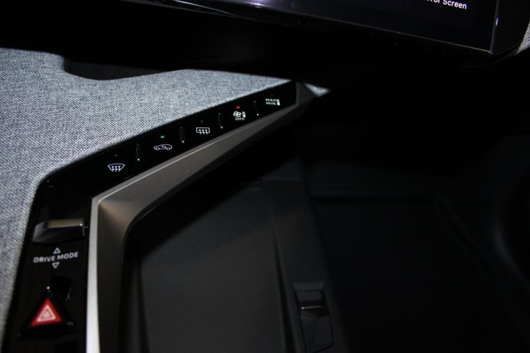 Peugeot 3008, Peugeot 3008 GT Hybrid 145 e-DCS6, barva černá