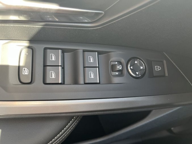Peugeot 5008, Peugeot 5008 GT Hybrid 145 e-DCS6, barva bílá