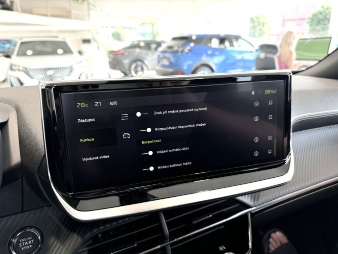 Peugeot 2008, Peugeot 2008 GT HYBRID 136k, Automat, barva černá
