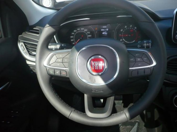 Fiat Tipo, HB 1.4 16v ITALIA Extra, barva stříbrná