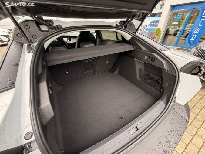 Peugeot 408, Peugeot 408 ALLURE Hybrid 145 e-DCS6, barva bílá