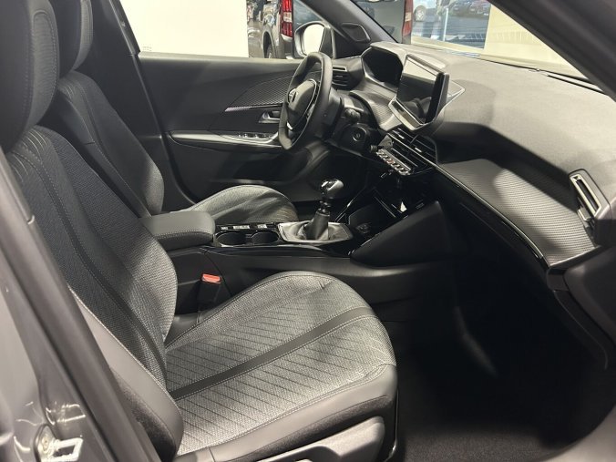 Peugeot 2008, Peugeot 2008 ALLURE PureTech 100 S&S MAN6, celoroční PNEU, kamery, barva šedá