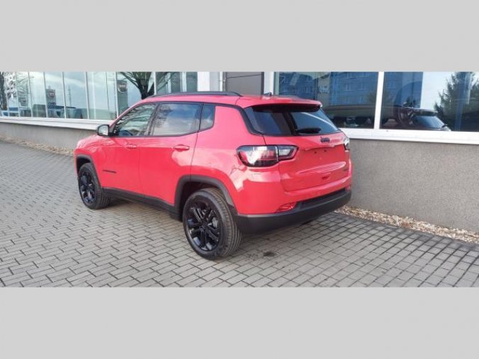 Jeep Compass, 1.3 130 PS NIGHT EAGLE manuál, barva červená