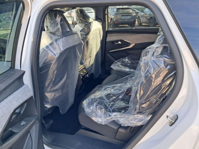 Peugeot 5008, Peugeot 5008 5008 GT Hybrid 145 e-DCS6, barva bílá