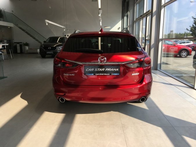 Mazda 6, 2.5i, barva červená