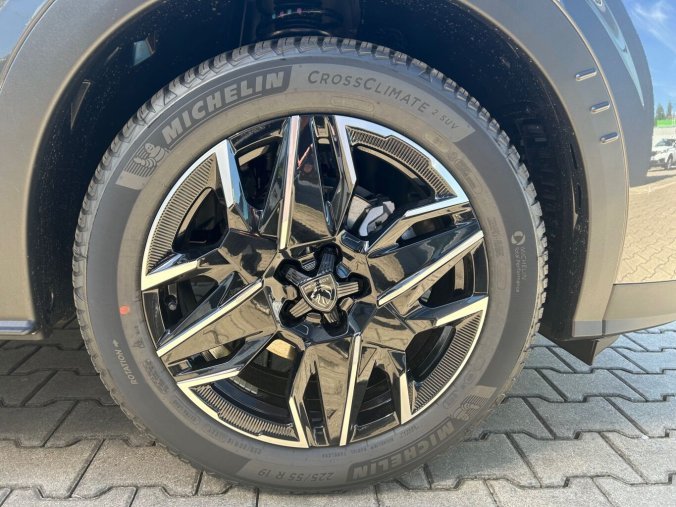 Peugeot 3008, Peugeot 3008 ALLURE Hybrid 145k e-DCS6, barva šedá