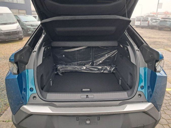 Peugeot 3008, Peugeot 3008 3008 GT Hybrid 145 e-DCS6, barva modrá