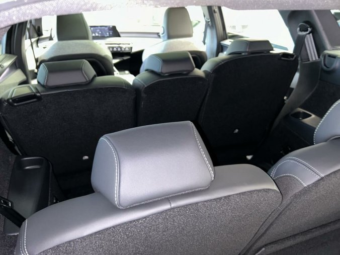 Peugeot 5008, Peugeot 5008 E-5008 GT - masážní sedadla, barva šedá