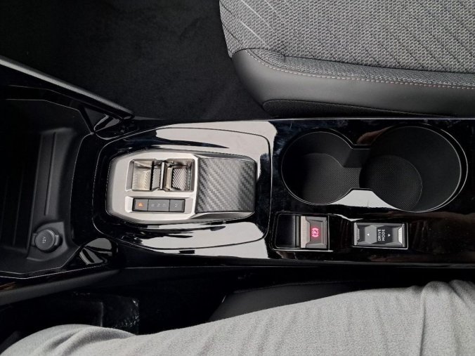 Peugeot 2008, Peugeot 2008 2008 ALLURE PureTech 130 S&amp, barva černá