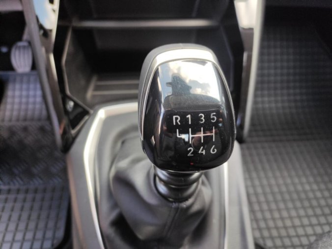 Peugeot 208, Peugeot 208 BUSINESS 1.2 TURBO 100k MAN6, barva stříbrná