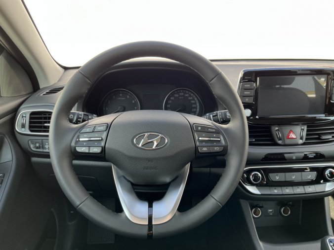 Hyundai i30, 1,5i 81 kW MT, barva bílá