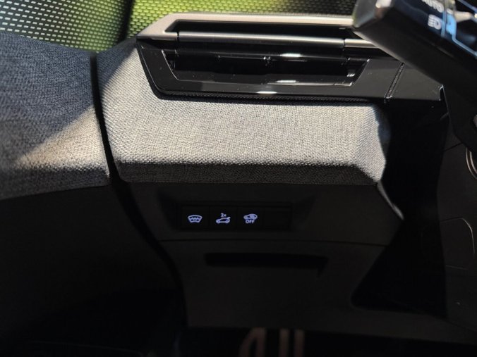 Peugeot 3008, Peugeot 3008 GT Hybrid 145 e-DCS6, barva modrá