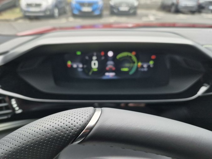 Peugeot 408, Peugeot 408 GT Hybrid 145 e-DCS6, barva červená