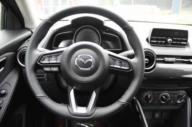 Mazda 2, SKYACTIV-G, barva bílá