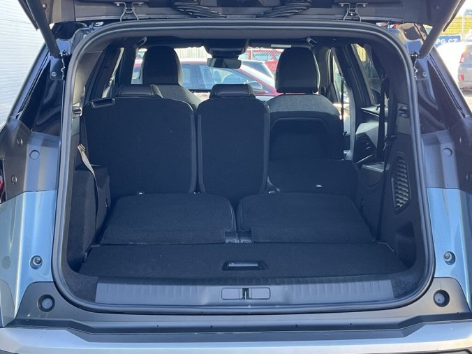 Peugeot 5008, Peugeot 5008 GT Hybrid 145 e-DCS6, barva modrá