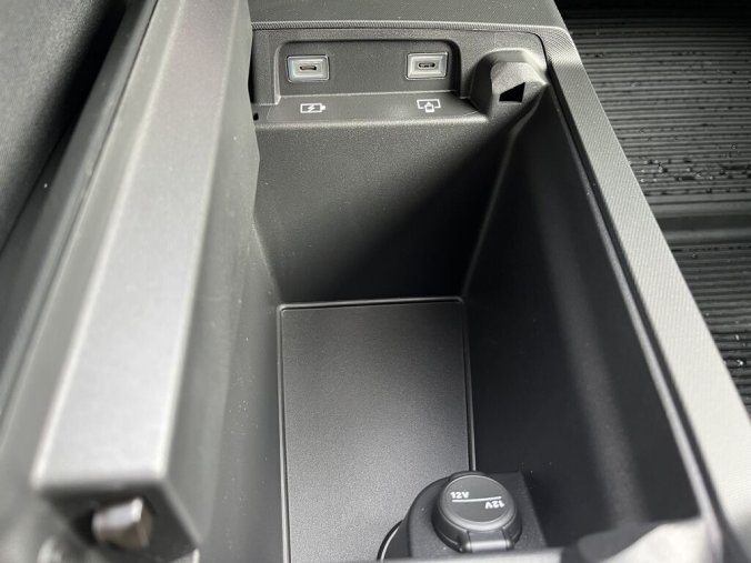 Peugeot 3008, Peugeot 3008 ALLURE Hybrid 145 e-DCS6, barva černá