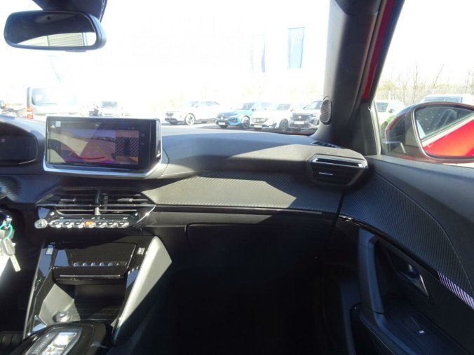 Peugeot 2008, Peugeot 2008 ALLURE Hybrid 145k e-DCS6, barva červená