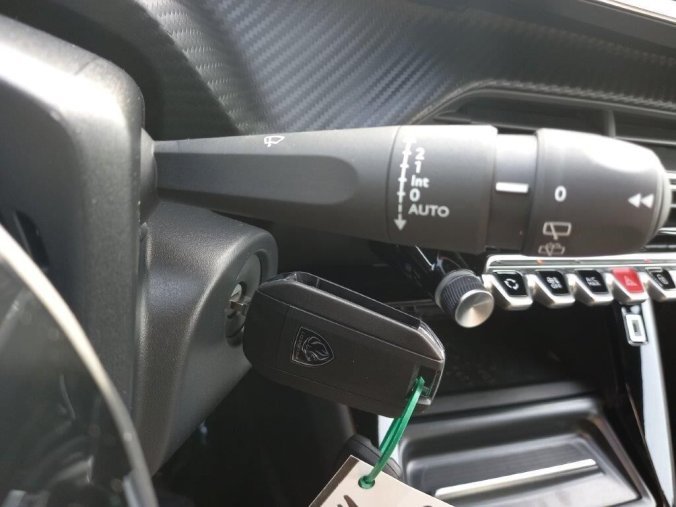 Peugeot 2008, Peugeot 2008 ALLURE Turbo 100 MAN6, barva šedá