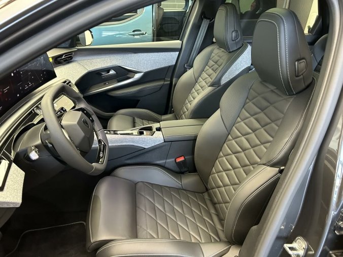 Peugeot 5008, Peugeot 5008 E-5008 GT - masážní sedadla, barva šedá