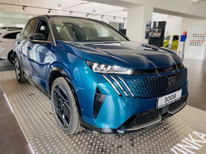 Peugeot 3008, Peugeot 3008 E-3008 GT 157 kW 210 k (Baterie 73 kWh), barva modrá
