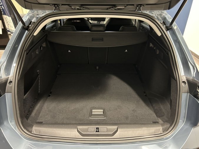 Peugeot 308, Peugeot 308 SW ALLURE Hybrid 145 e-DCS6, barva modrá