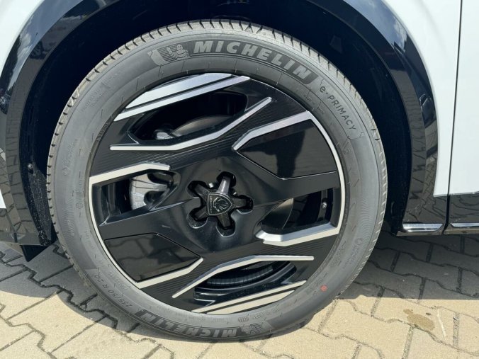 Peugeot 3008, Peugeot 3008 E-GT, barva bílá