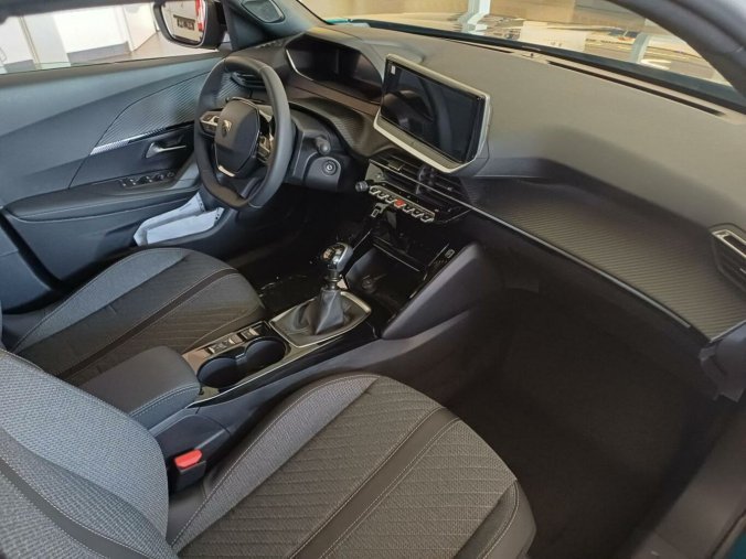 Peugeot 2008, Peugeot 2008 ALLURE 1.2 PureTech 7 let zár., barva modrá