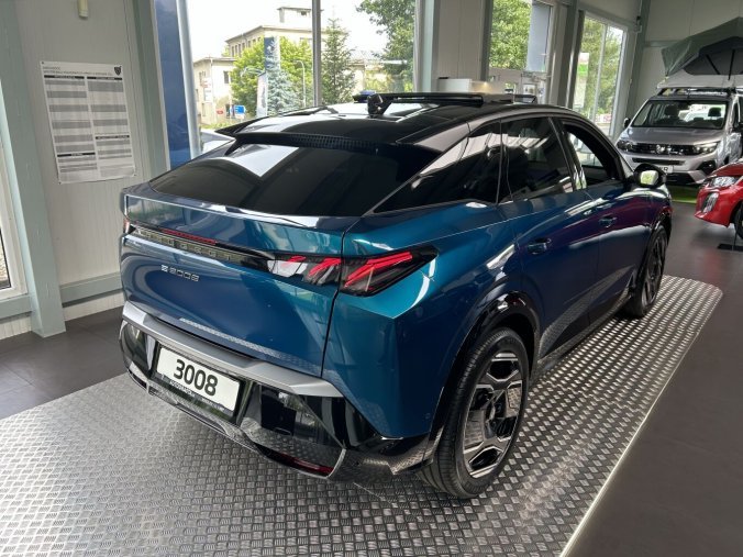 Peugeot 3008, Peugeot 3008 E-GT Elektromotor 157kW / 210k, barva modrá