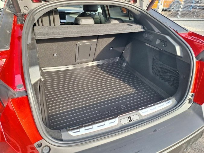 Peugeot 408, Peugeot 408 GT Hybrid 145 e-DCS6, barva červená