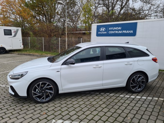 Hyundai i30, 1,5 T-GDI 117 kW iMT MHEV, barva bílá