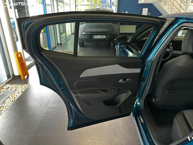 Peugeot 408, Peugeot 408 ALLURE Hybrid 145k e-DCS6, barva modrá