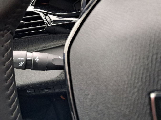 Peugeot 308, Peugeot 308 SW ALLURE Hybrid 145 e-DCS6, barva bílá