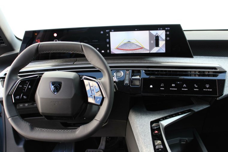 Peugeot 5008, Peugeot 5008 ALLURE Hybrid 145k e-DCS6, barva modrá