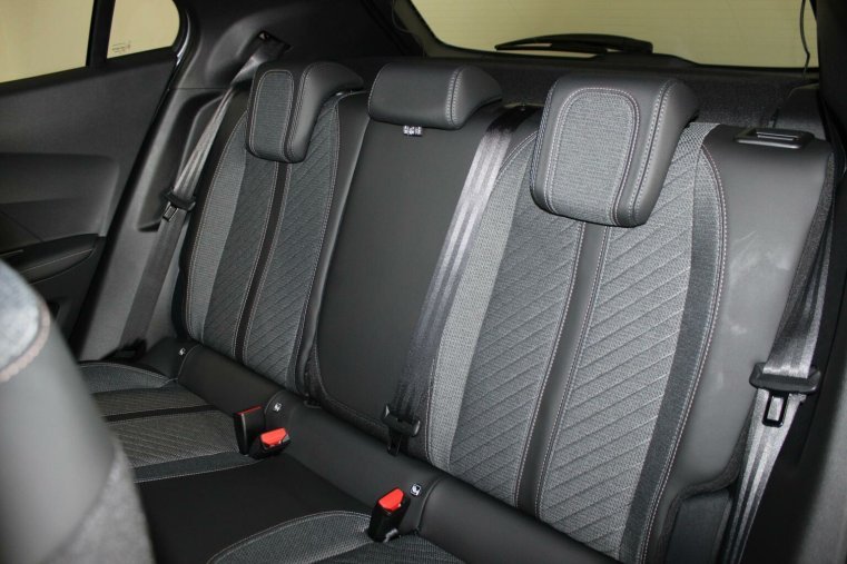 Peugeot 2008, Peugeot 2008 ALLURE PureTech 100 S&S MAN6, barva šedá