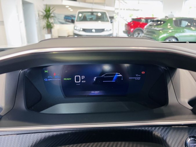 Peugeot 2008, Peugeot 2008 GT Elektro, e-dojezd 341km, barva bílá