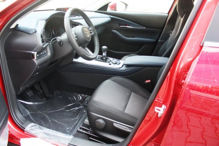 Mazda CX-30, SKYACTIV-G, barva červená