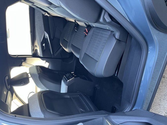 Peugeot 5008, Peugeot 5008 GT Hybrid 145 e-DCS6, barva modrá