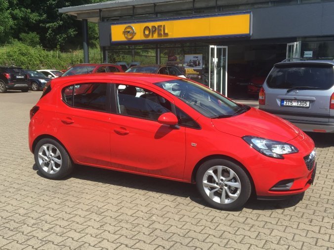 Opel Corsa, 5 dv Smile 1,4 66 kW, barva červená