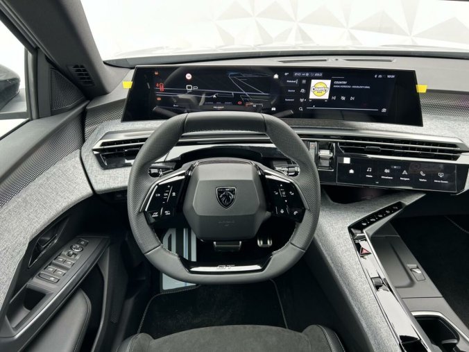 Peugeot 5008, Peugeot 5008 GT Hybrid 145 e-DCS6, barva stříbrná
