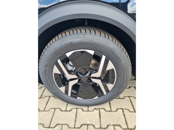 Peugeot 2008, Peugeot 2008 2008 ALLURE PureTech 100 S&S MAN6, barva černá