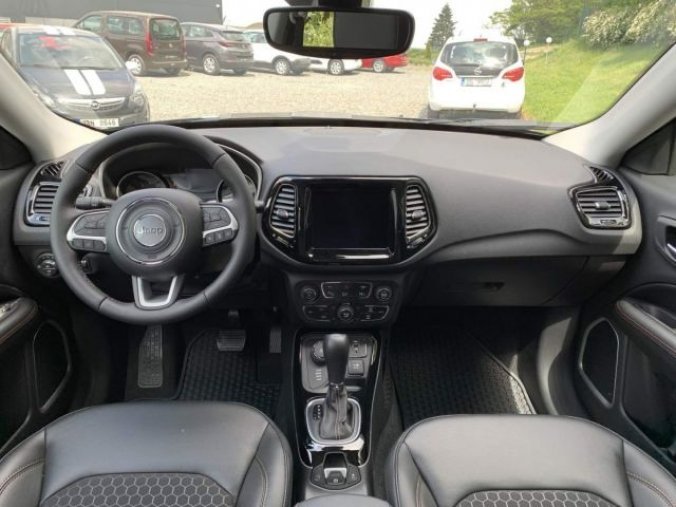 Jeep Compass, Limited 1.4 MultiAir 170k AWD, barva černá