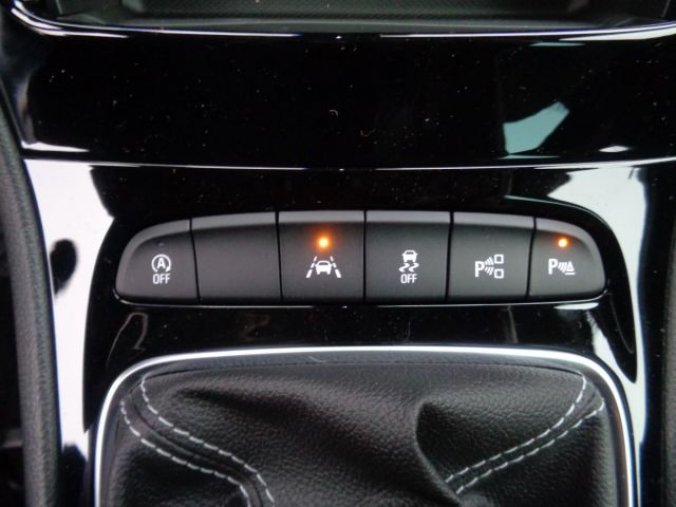 Opel Astra, K Sports Tourer Elegance F 12, barva bílá