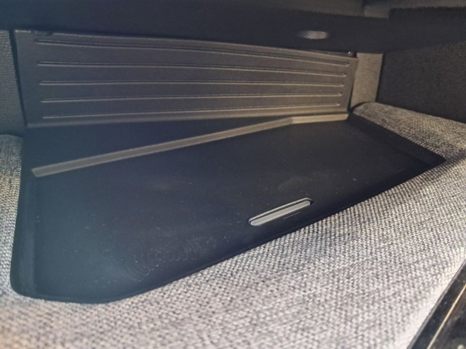 Peugeot 3008, Peugeot 3008 3008 GT Hybrid 145 e-DCS6, barva šedá