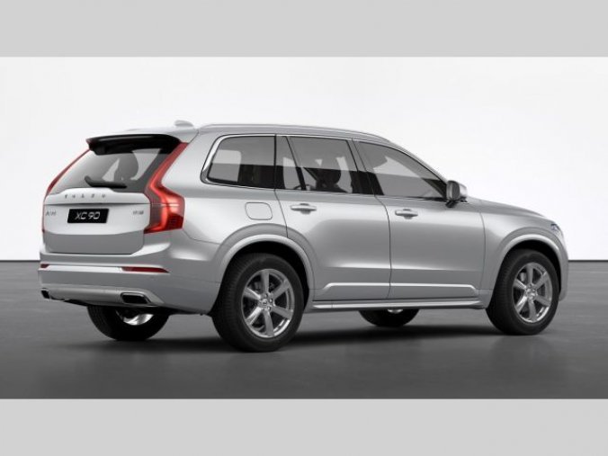 Volvo XC90, B5 2.0L 235 HP MOMENTUM PRO 7S, barva stříbrná